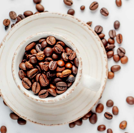 A cafeína aumenta a performance. Nós explicamos-te como é que umas simples cápsulas de cafeína fazem a diferença nas tuas metas desportivas.