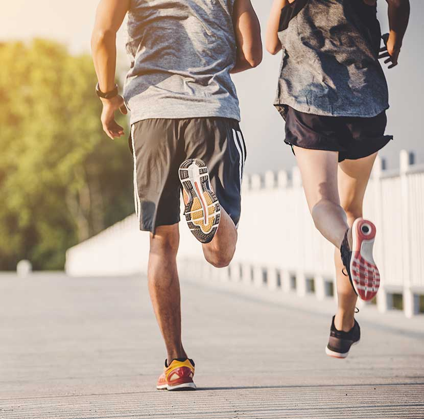 Dois corredores durante um treino de corrida